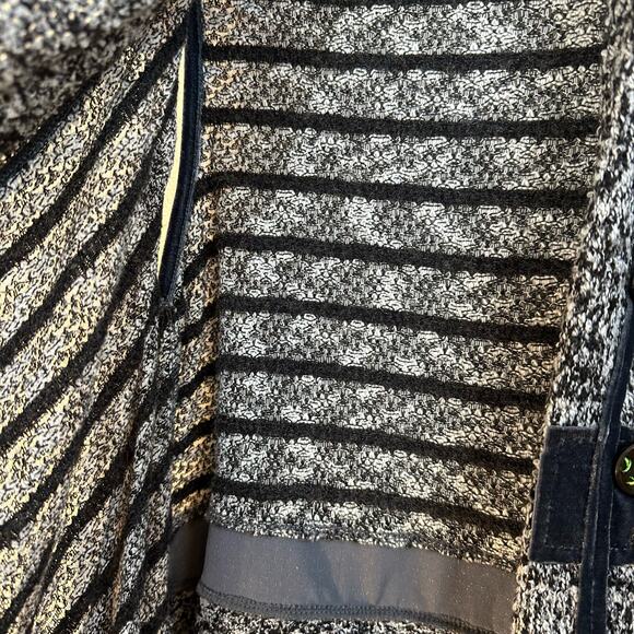 Anis.A Women's Gray Black Stretch Open Front Wrap Vest Sweaters Size Large - Picture 5 of 10